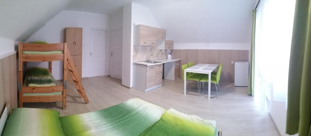 Elza Vendeghaz Apartment Sarospatak Luaran gambar